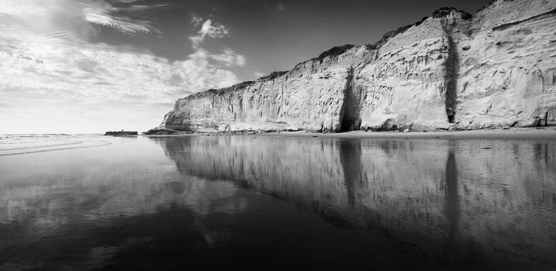 Black and white photo of beach cliffs in Torrey Pines, San Diego